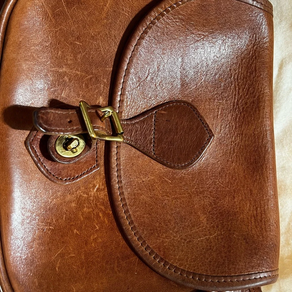 Brown Leather Crossbody Bag with Flap Closure - Picture 5 of 11